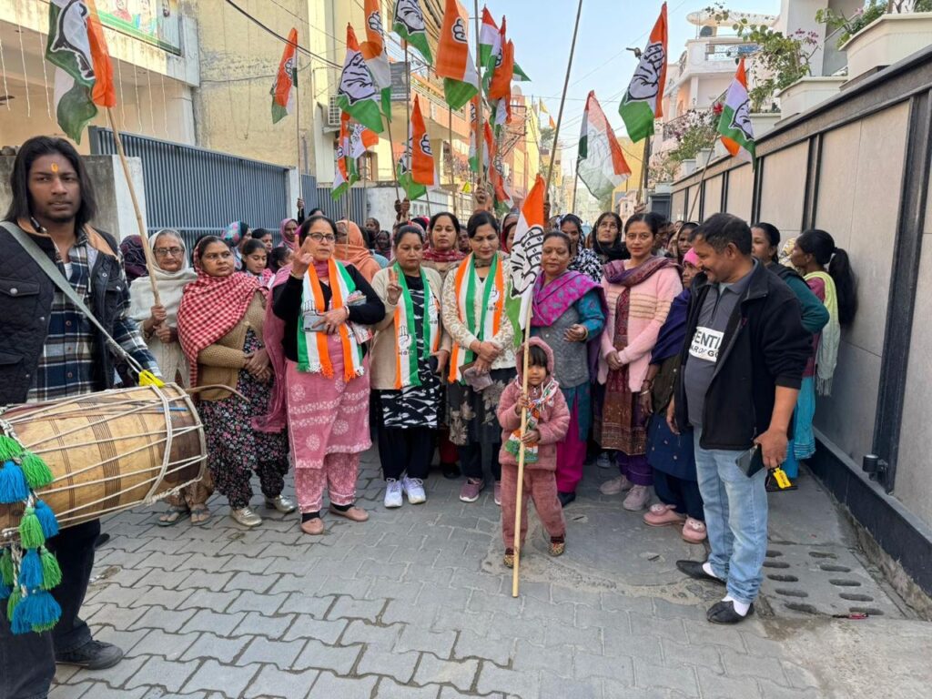 वार्ड नंबर 12 से कांग्रेसी प्रत्याशी प्रवीणा मनु को महिलाओं का मिला भरपूर समर्थन